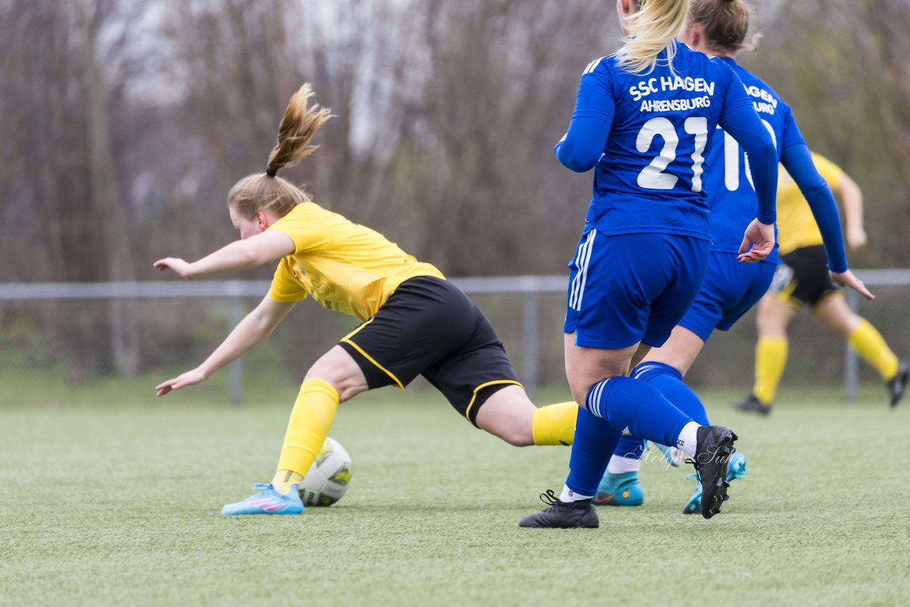 Bild 104 - F SSC Hagen Ahrensburg - SV Frisia Risum-Lindholm : Ergebnis: 1:2